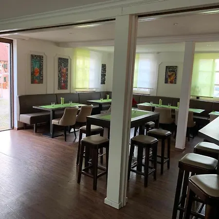 - Restaurant 