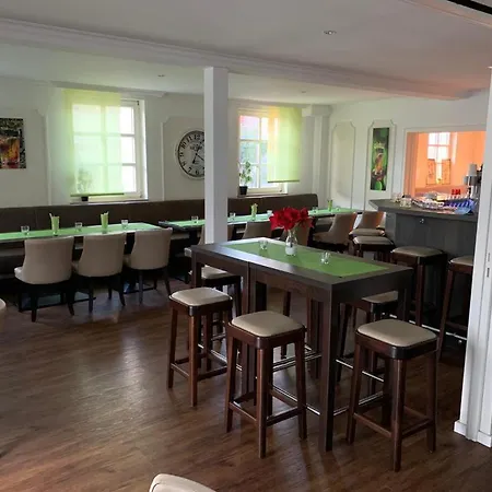 - Restaurant 