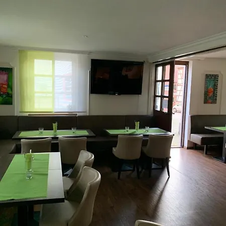 - Restaurant 
